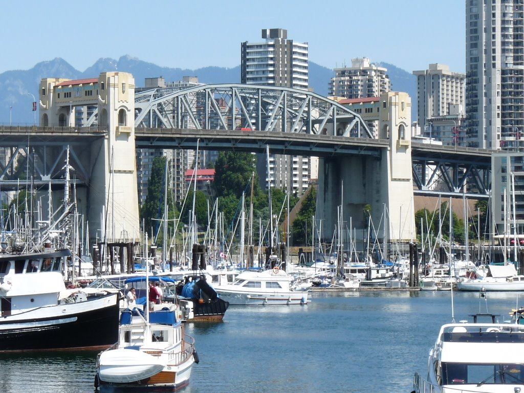 Marina de Gran Island, la vue sur Burrard bridge RE_09_colbrit_008_vancouv.jpg