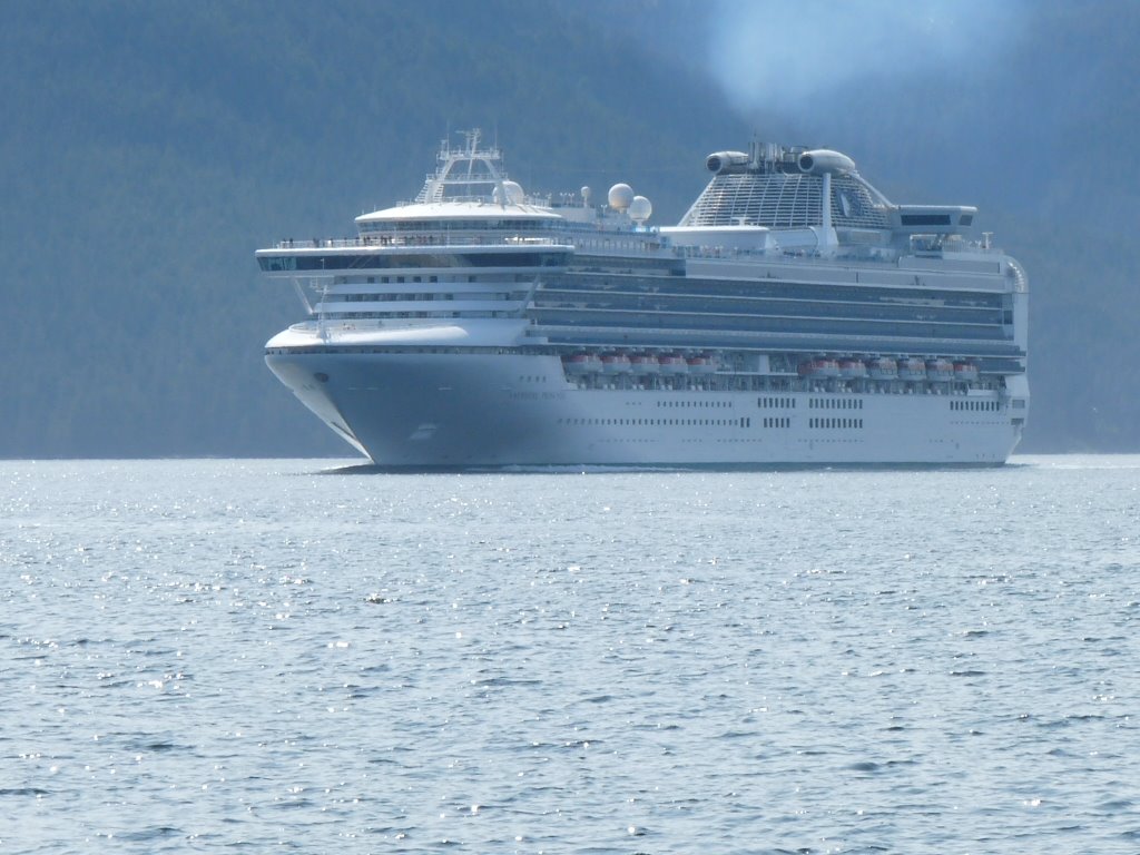 Desolation Sound, dans Johnstone Strait, les paquebots naviguent de concert RE_09_colbrit_024_Navire_Johnson_Strait_.JPG