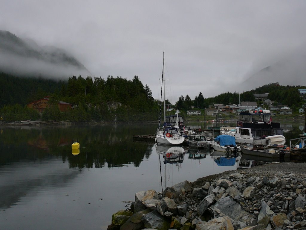 Klemtu vu côté village principal, 2 grandes rues et un port de pêche RE_09_colbrit_048_klemtu.jpg