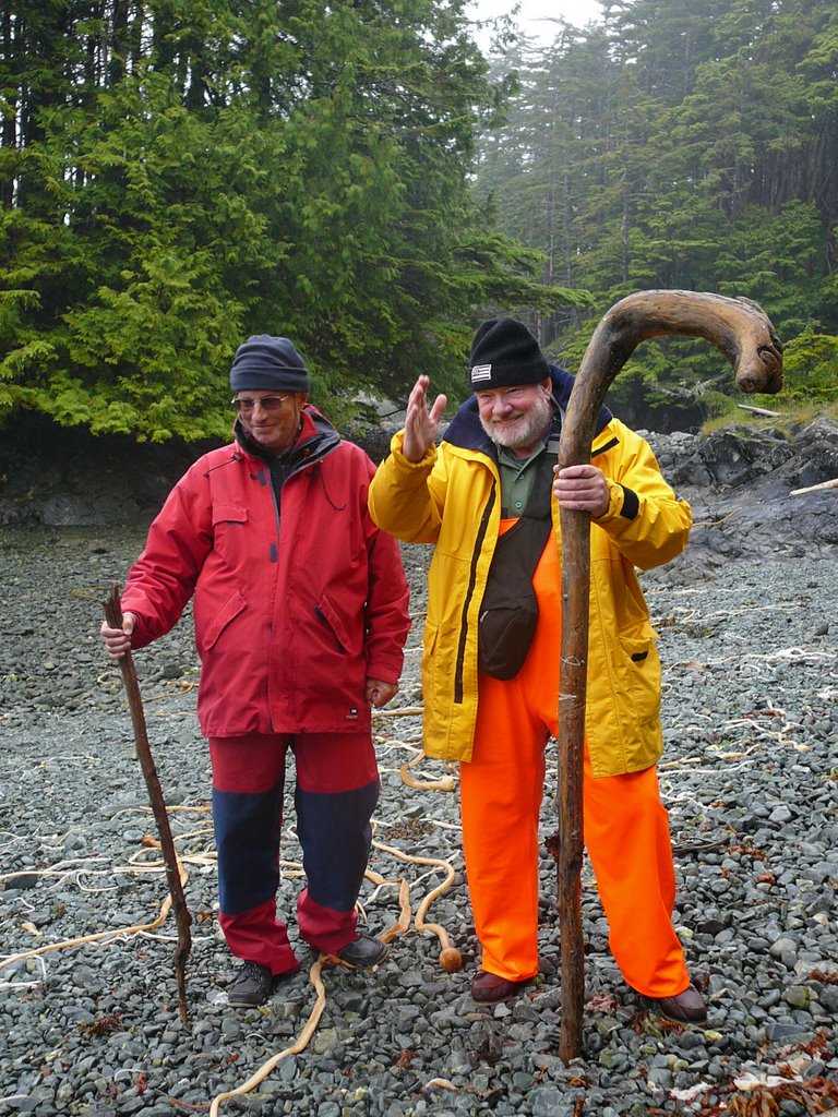 A tout moment une vocation se présente. Ici Monseigneur l'évêque de Sante Reine en visite (alias Gérard) RE_09_colbrit_052_anthony_island.jpg